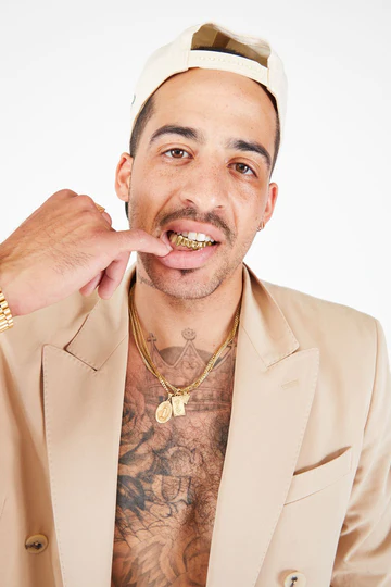 man with yellow gold bottom 6 grillz